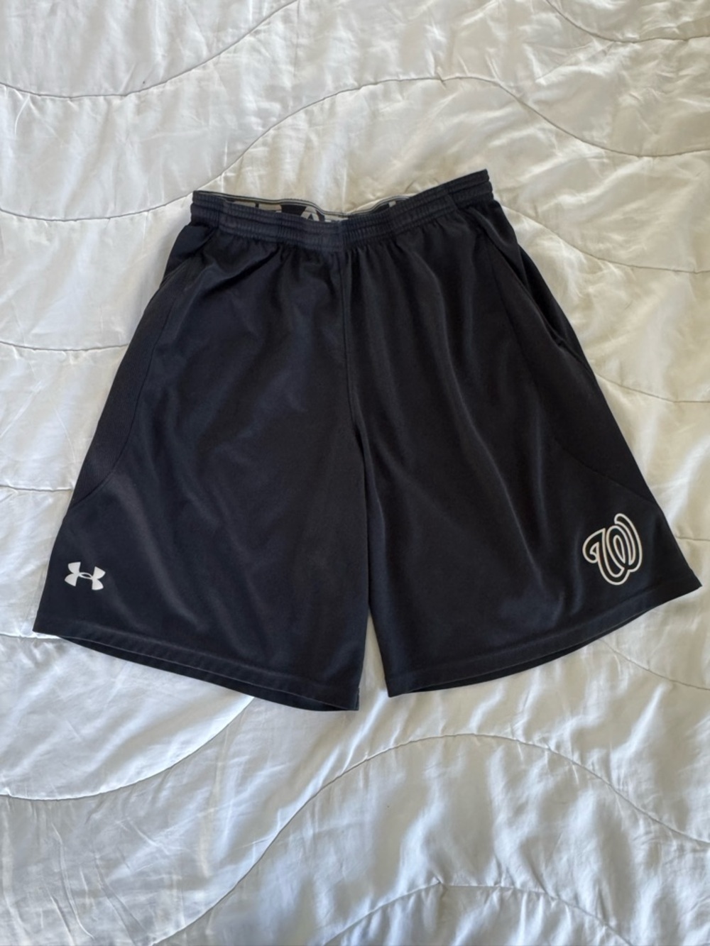 Men’s Under Armour Washington Nationals Athletic Shorts – Size Medium